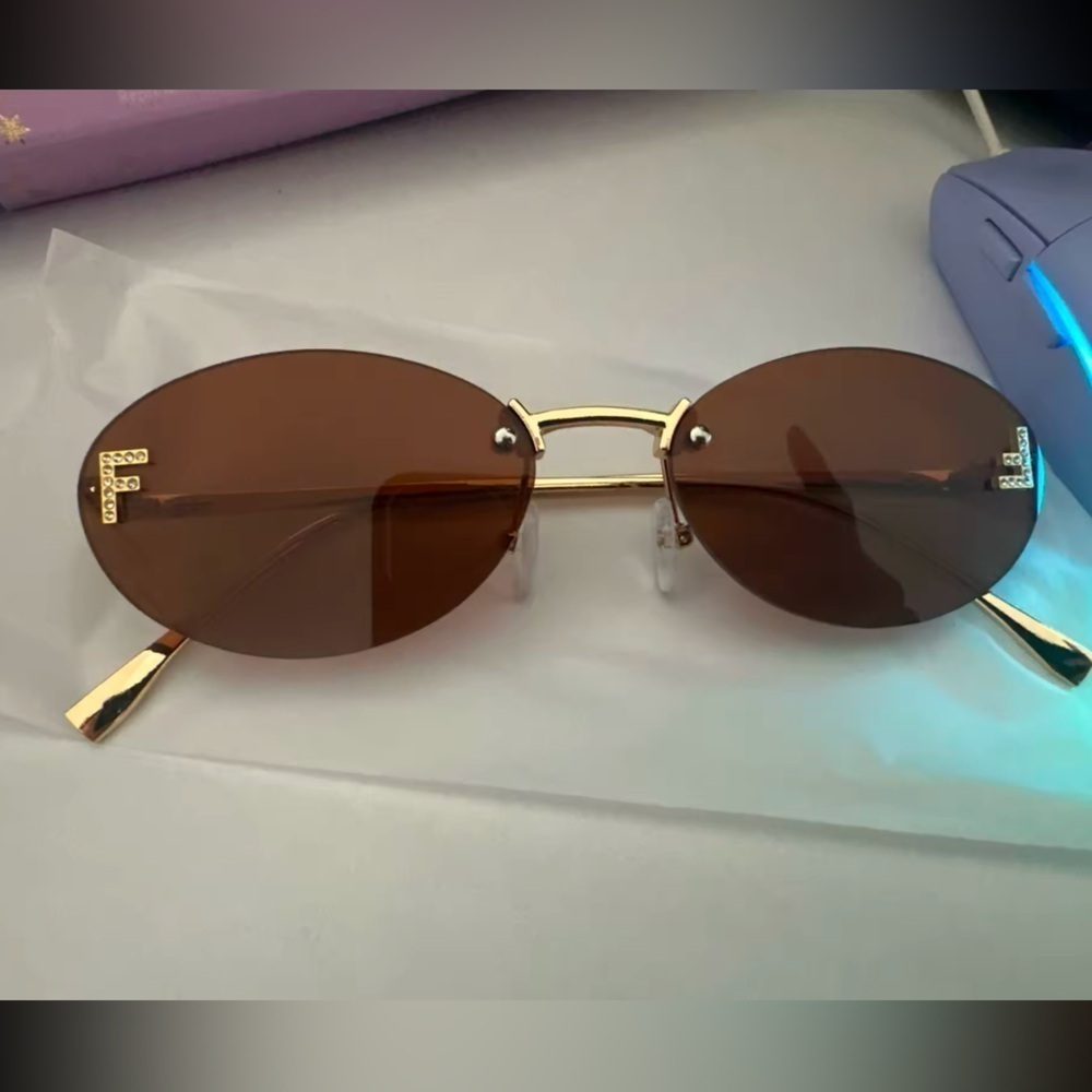 Retro F Stylish Black Sunglasses - Picture 7 of 17